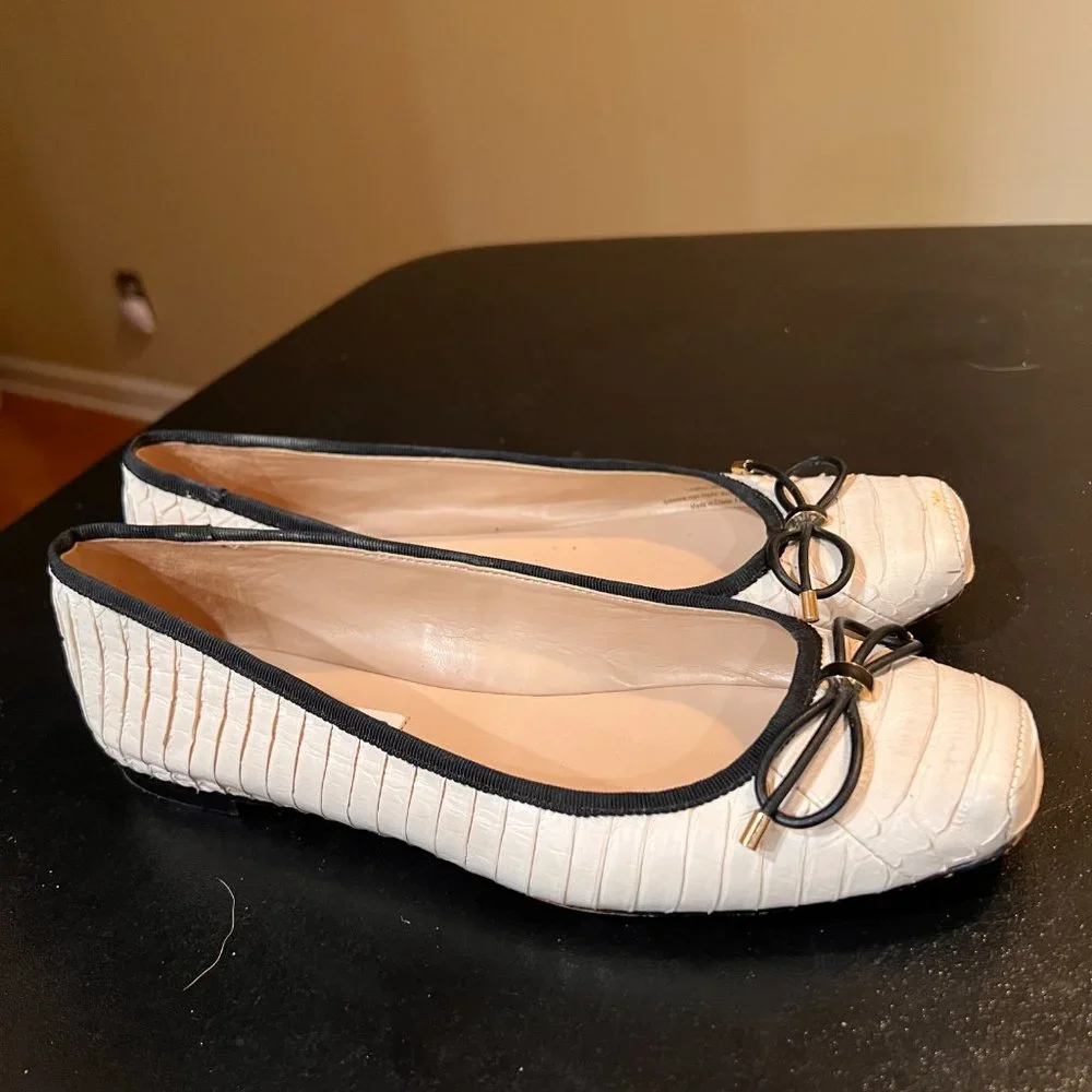Karl Lagerfeld size 8 Moyen cream snakeskin ballet flat